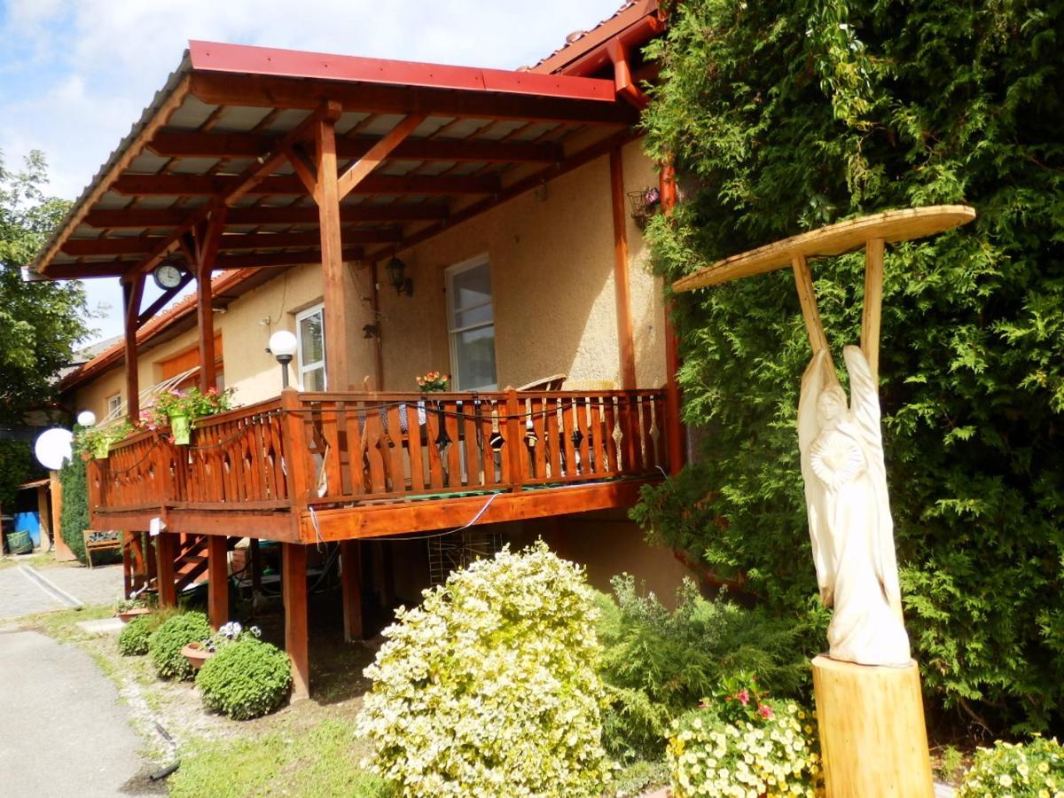 Guesthouse Ilona Velky Kamenec Екстер'єр фото